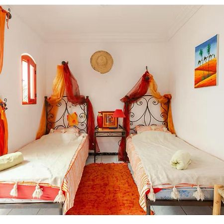 Maison Riad Traditionnel Idealement Situe A Marrakech Marrakesh Bagian luar foto
