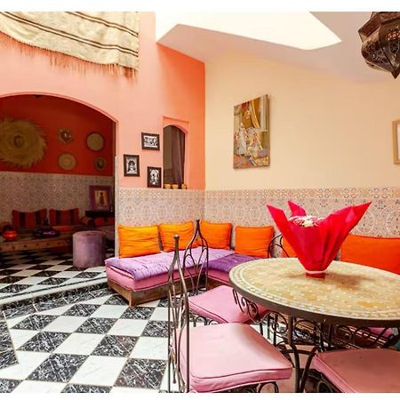 Maison Riad Traditionnel Idealement Situe A Marrakech Marrakesh Bagian luar foto