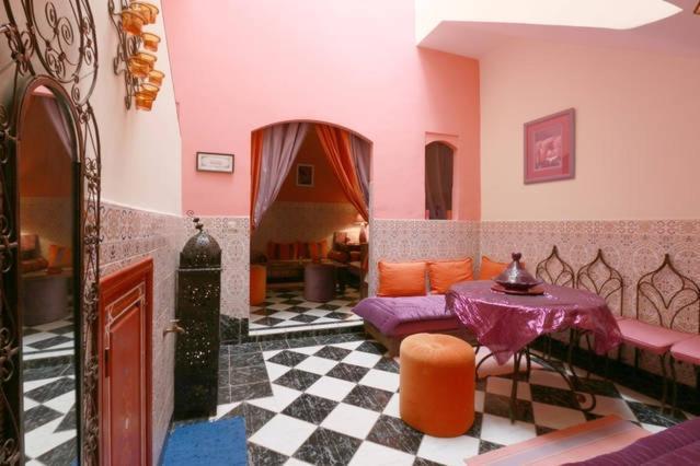 Maison Riad Traditionnel Idealement Situe A Marrakech Marrakesh Bagian luar foto