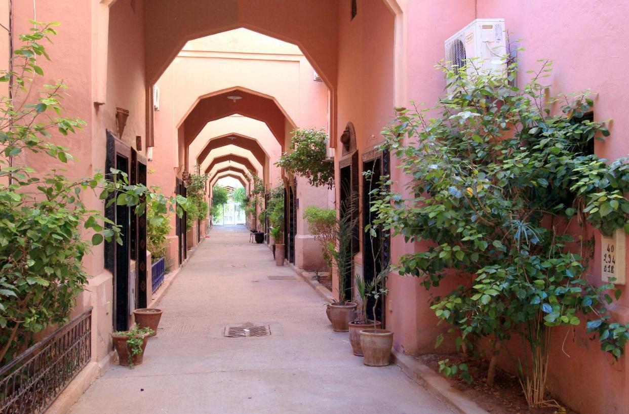 Maison Riad Traditionnel Idealement Situe A Marrakech Marrakesh Bagian luar foto