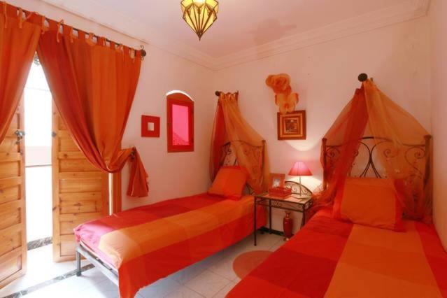 Maison Riad Traditionnel Idealement Situe A Marrakech Marrakesh Bagian luar foto
