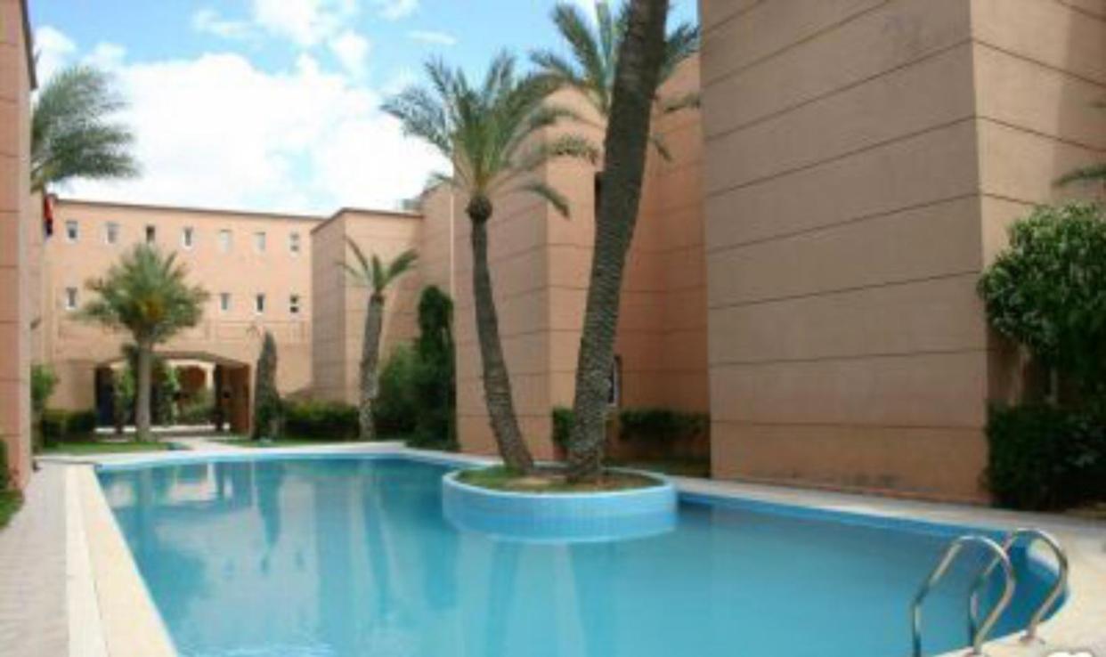 Maison Riad Traditionnel Idealement Situe A Marrakech Marrakesh Bagian luar foto