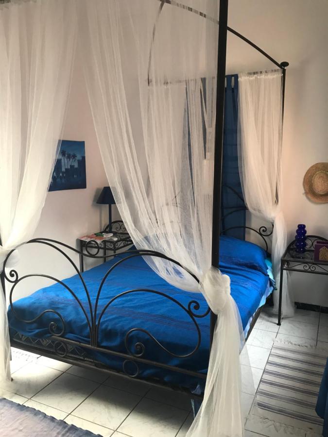 Maison Riad Traditionnel Idealement Situe A Marrakech Marrakesh Bagian luar foto