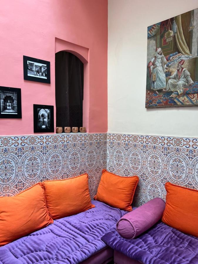 Maison Riad Traditionnel Idealement Situe A Marrakech Marrakesh Bagian luar foto