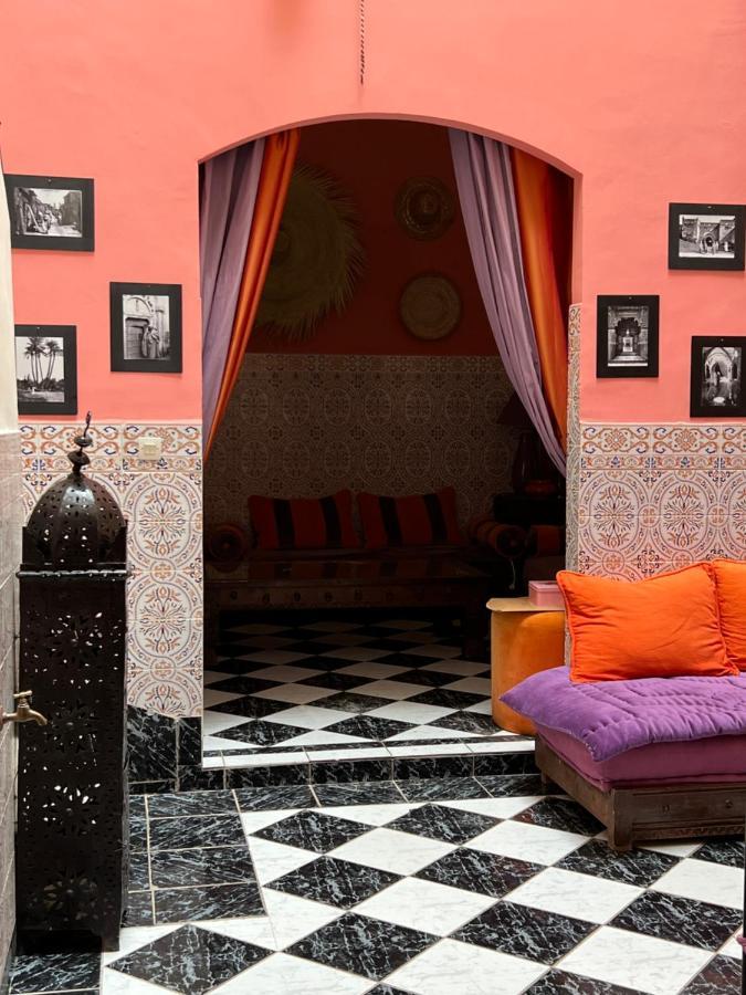 Maison Riad Traditionnel Idealement Situe A Marrakech Marrakesh Bagian luar foto