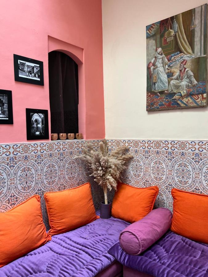 Maison Riad Traditionnel Idealement Situe A Marrakech Marrakesh Bagian luar foto