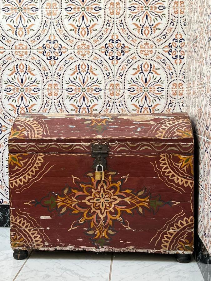 Maison Riad Traditionnel Idealement Situe A Marrakech Marrakesh Bagian luar foto