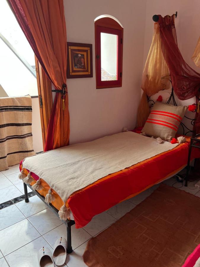 Maison Riad Traditionnel Idealement Situe A Marrakech Marrakesh Bagian luar foto