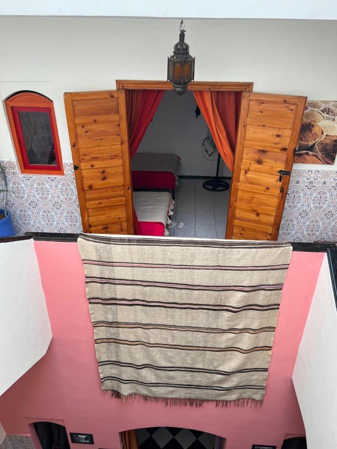 Maison Riad Traditionnel Idealement Situe A Marrakech Marrakesh Bagian luar foto