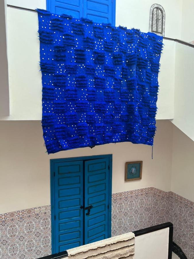 Maison Riad Traditionnel Idealement Situe A Marrakech Marrakesh Bagian luar foto