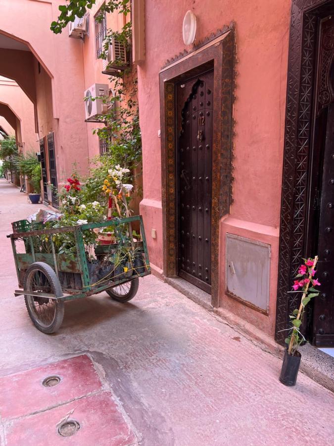 Maison Riad Traditionnel Idealement Situe A Marrakech Marrakesh Bagian luar foto